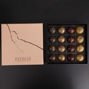 caja de 16 bombones de chocolate sin azucares anadidos