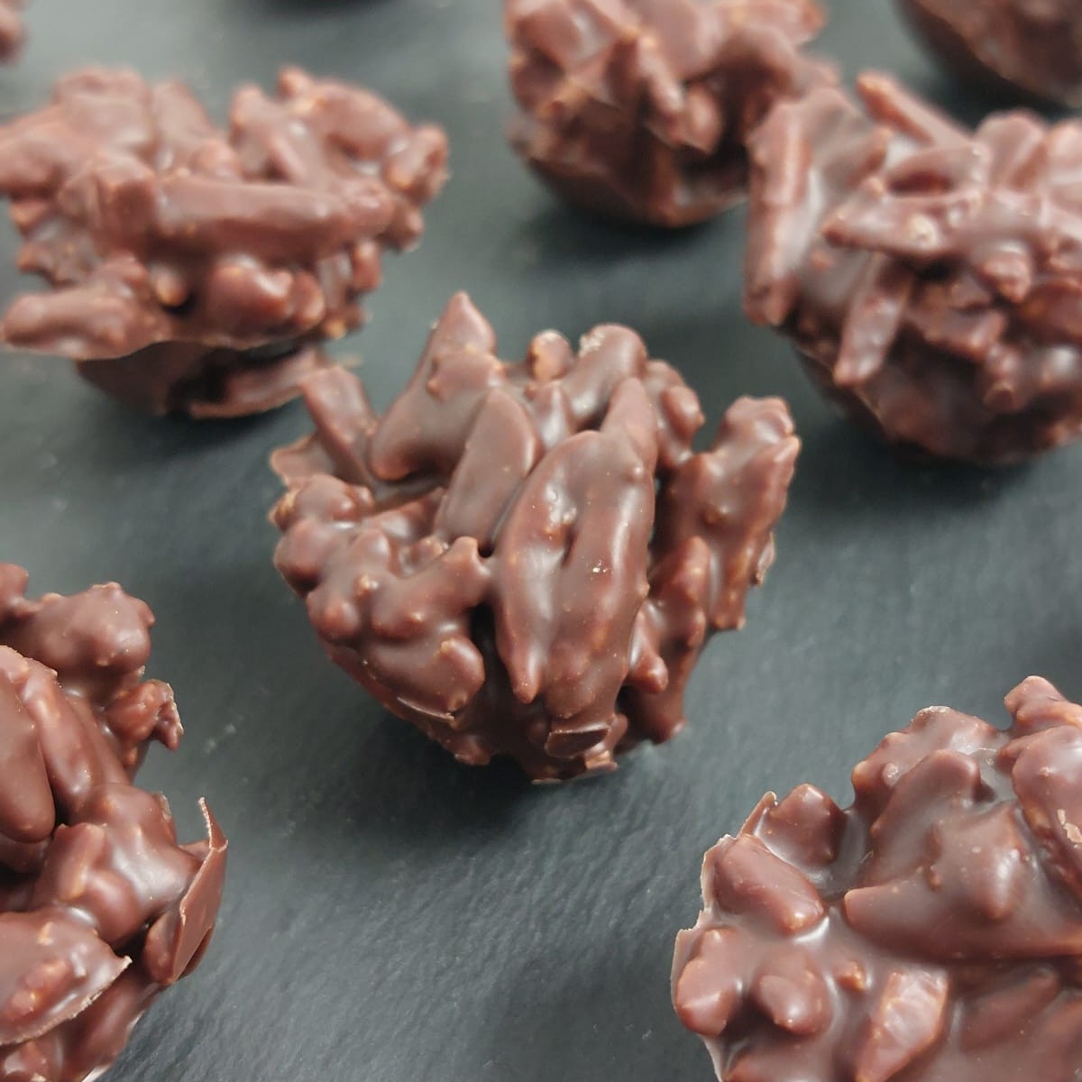 rocas de almendra con chocolate